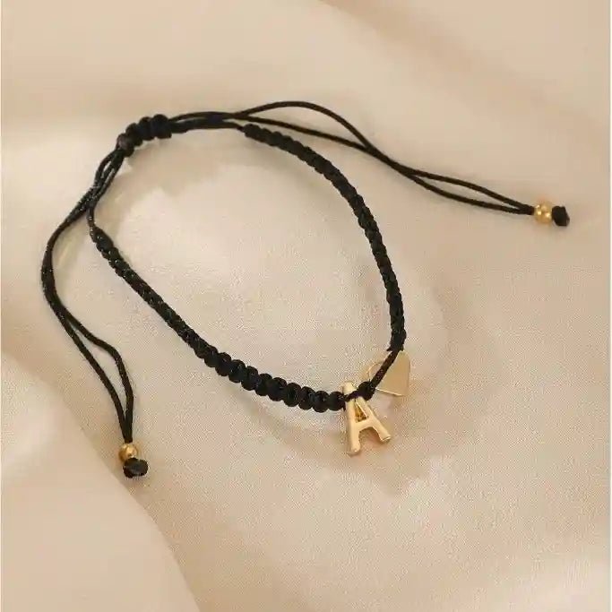 Personligt Graverat Armband med Hjärtdekor och Initialer