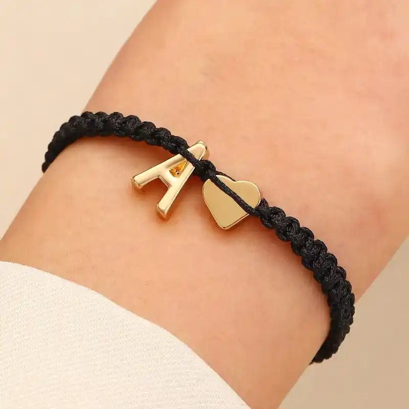 Personligt Graverat Armband med Hjärtdekor och Initialer